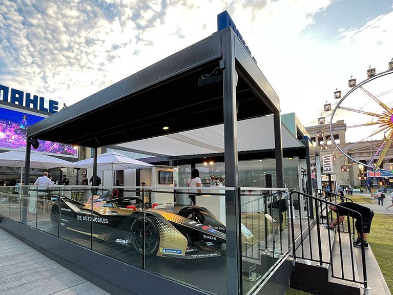 Messestand aus Premium Containern   Mahle 1